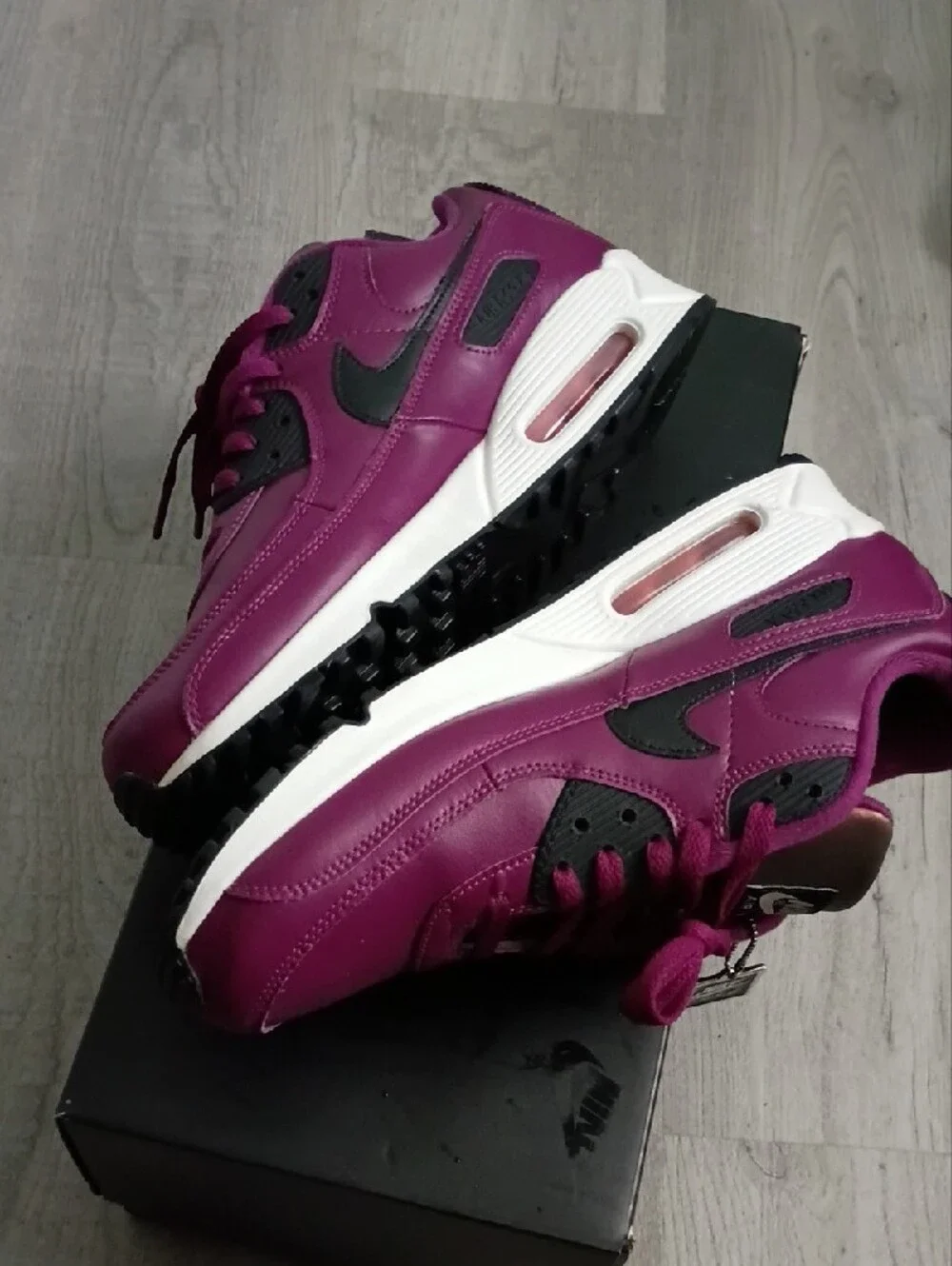 Nike Air Max 90 Sneakers SANGRIA Men Sz11.5 Used